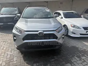 Toyota RAV4 2022 Silver