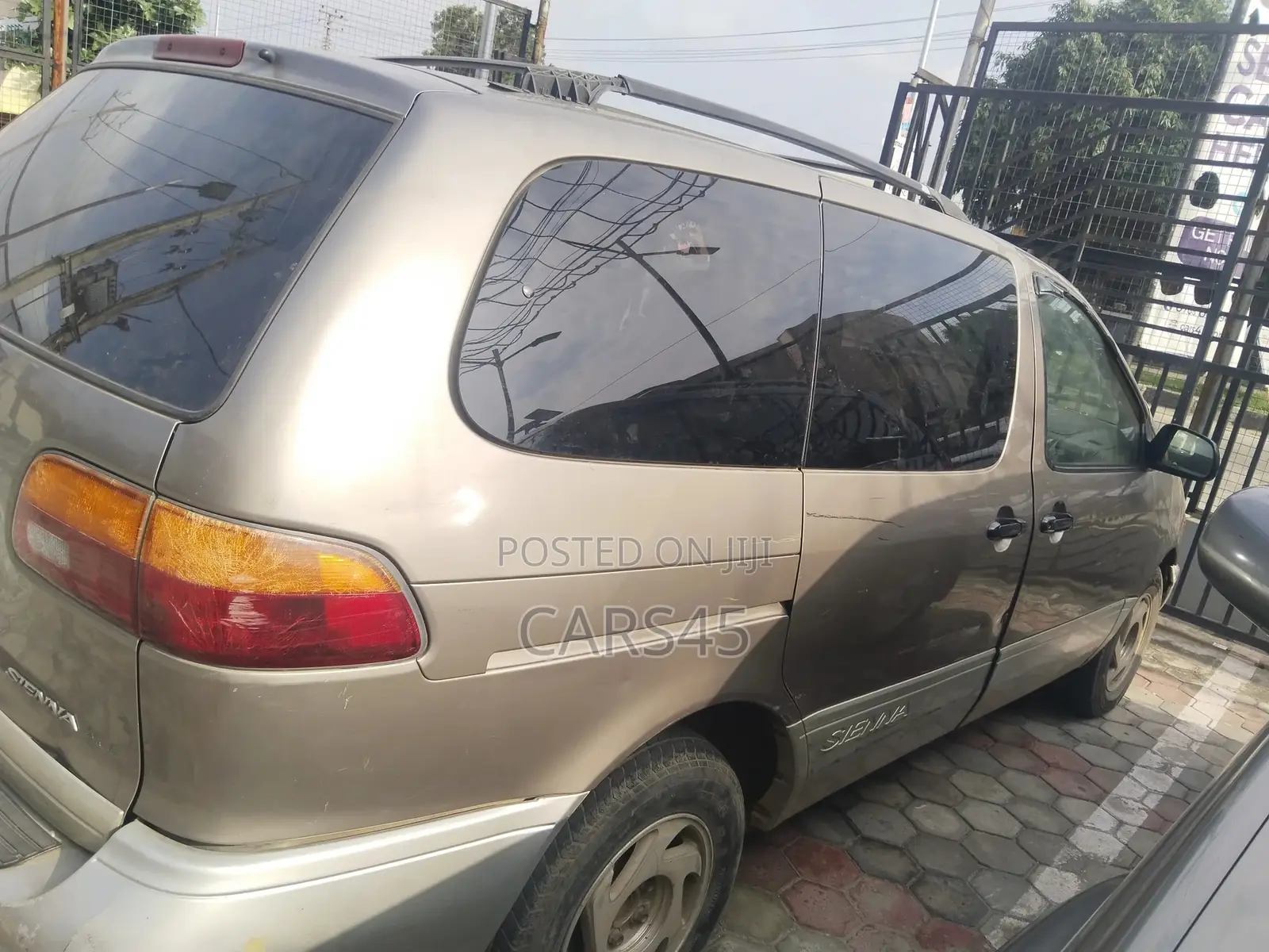 Toyota Sienna 1999 Silver