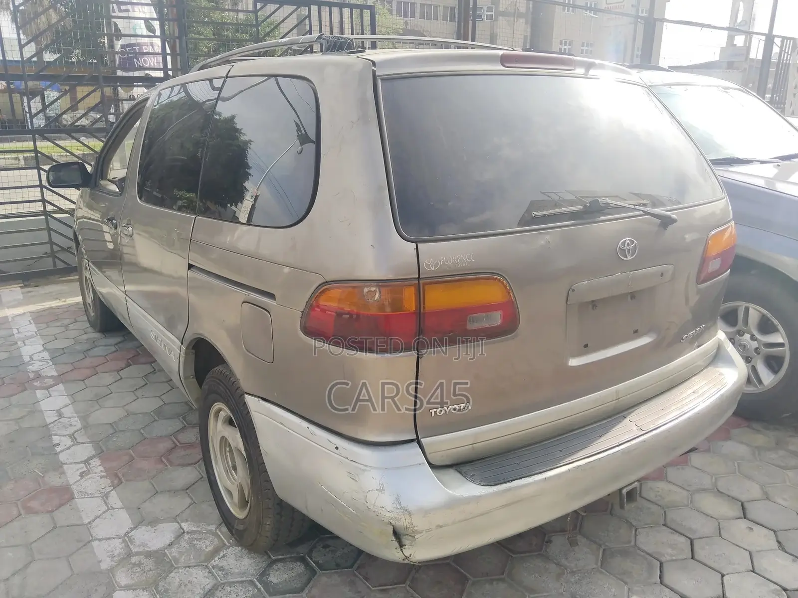 Toyota Sienna 1999 Silver