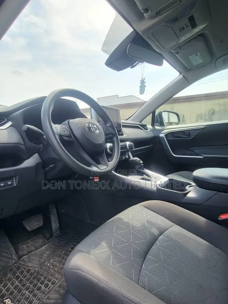Toyota RAV4 LE AWD 2024 Black