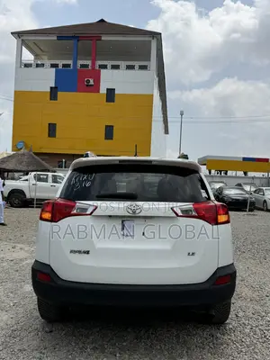 Toyota RAV4 LE 4dr SUV (2.5L 4cyl 6A) 2014 White