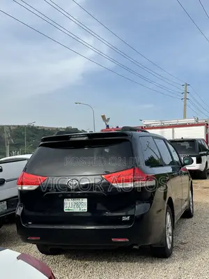 Toyota Sienna 2012 Black
