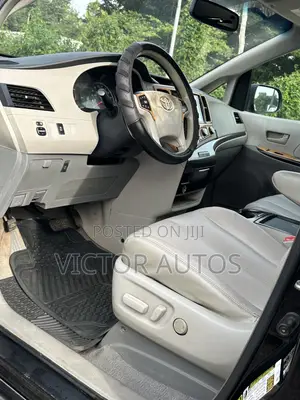 Toyota Sienna 2012 Black