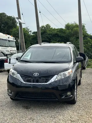 Toyota Sienna 2012 Black