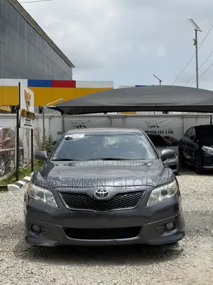 Toyota Camry SE 4dr Sedan (2.5L 4cyl 6AM) 2010 Gray