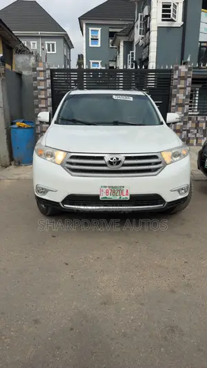 Toyota Highlander Limited 3.5l 4WD 2013 White