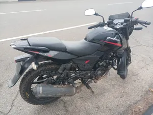 Bajaj Pulsar 220 F 2023 Black