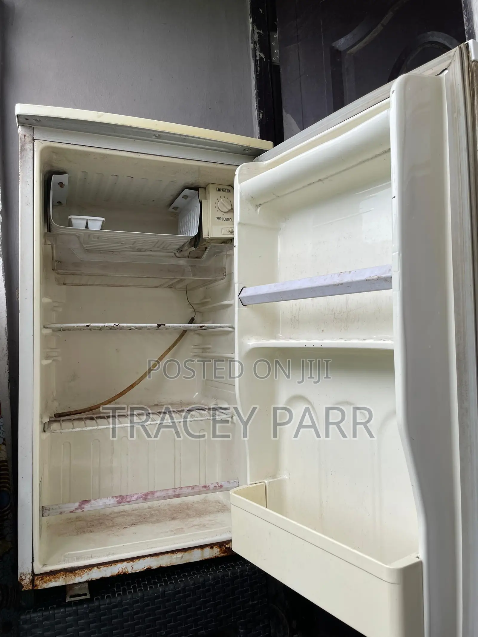 Fridge With Freezer Compartment