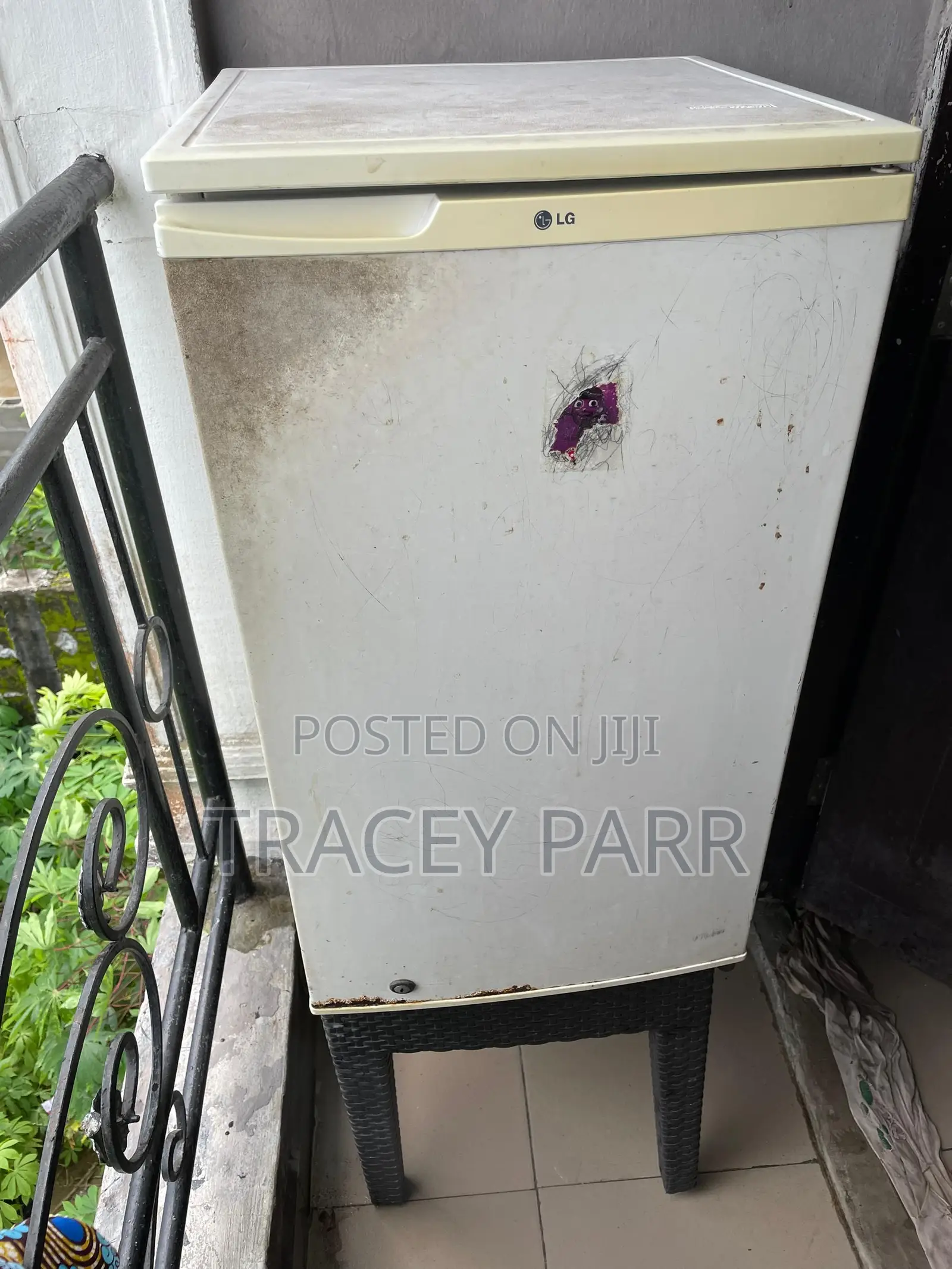 Fridge With Freezer Compartment