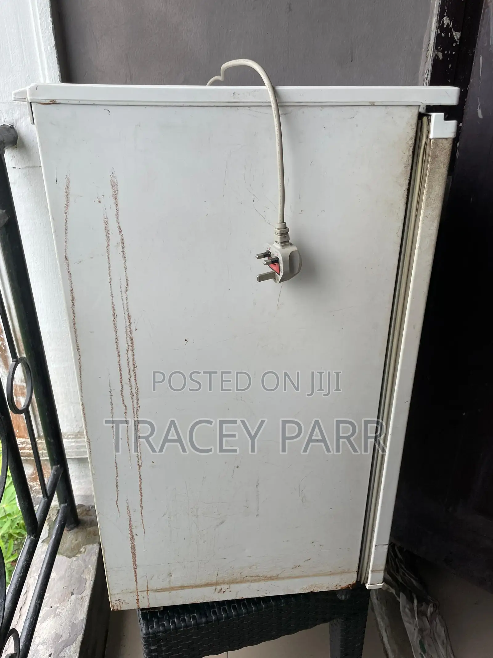 Fridge With Freezer Compartment