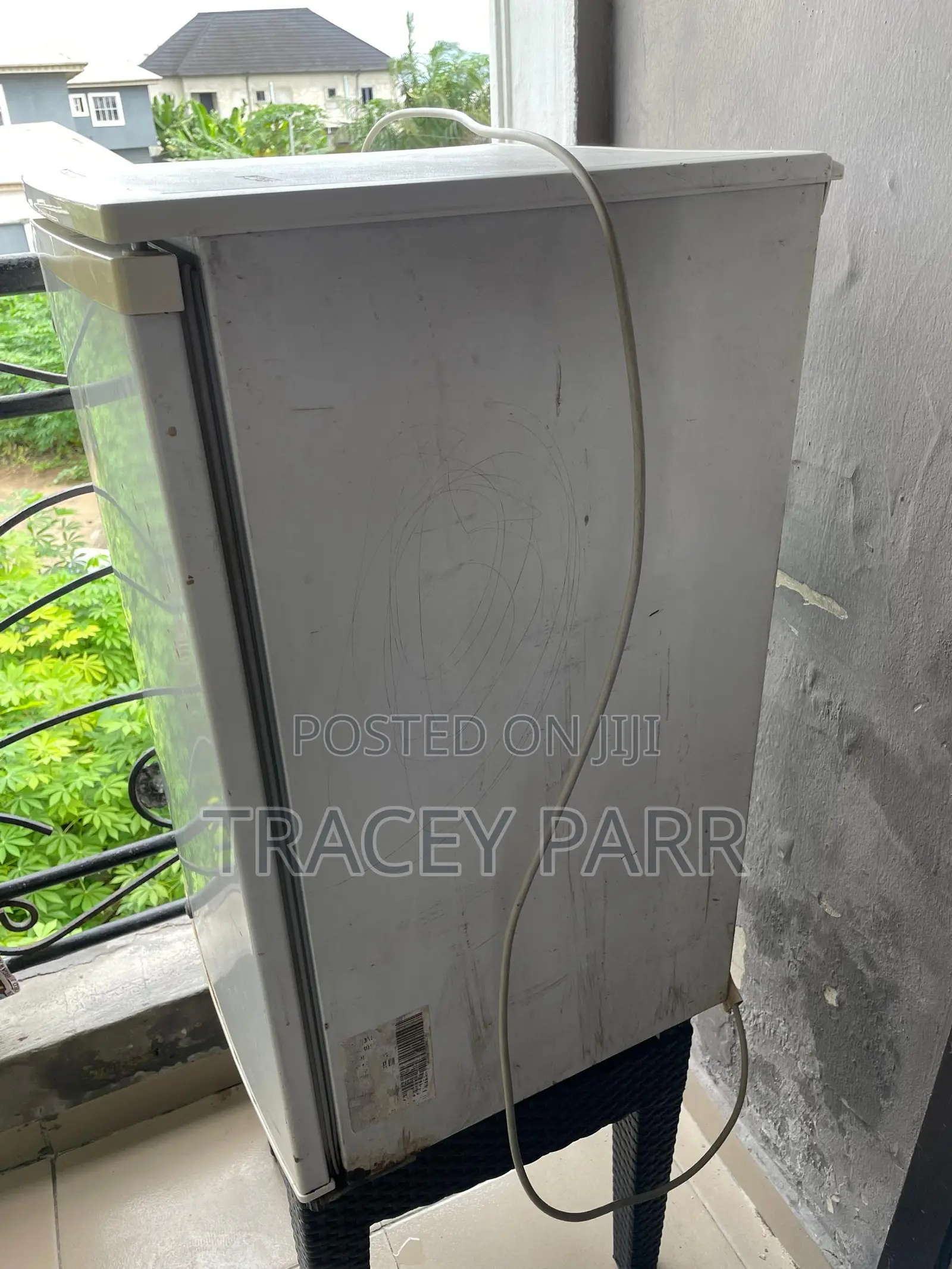 Fridge With Freezer Compartment