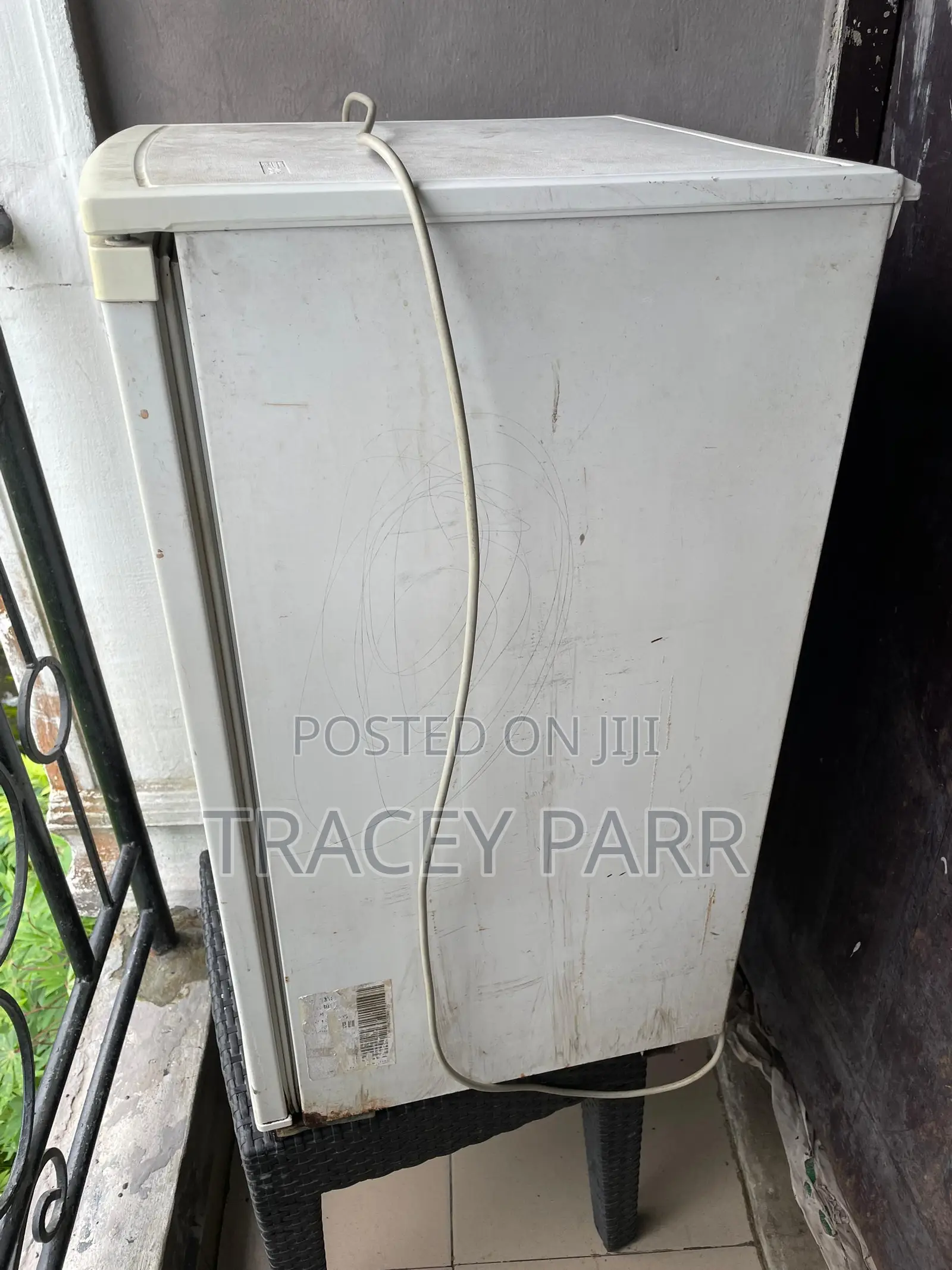 Fridge With Freezer Compartment