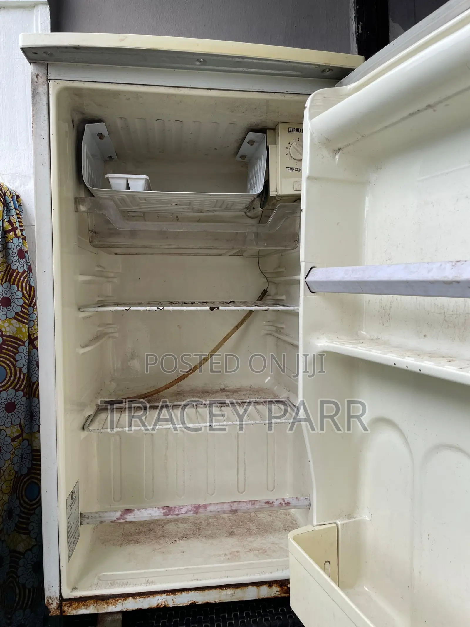Fridge With Freezer Compartment