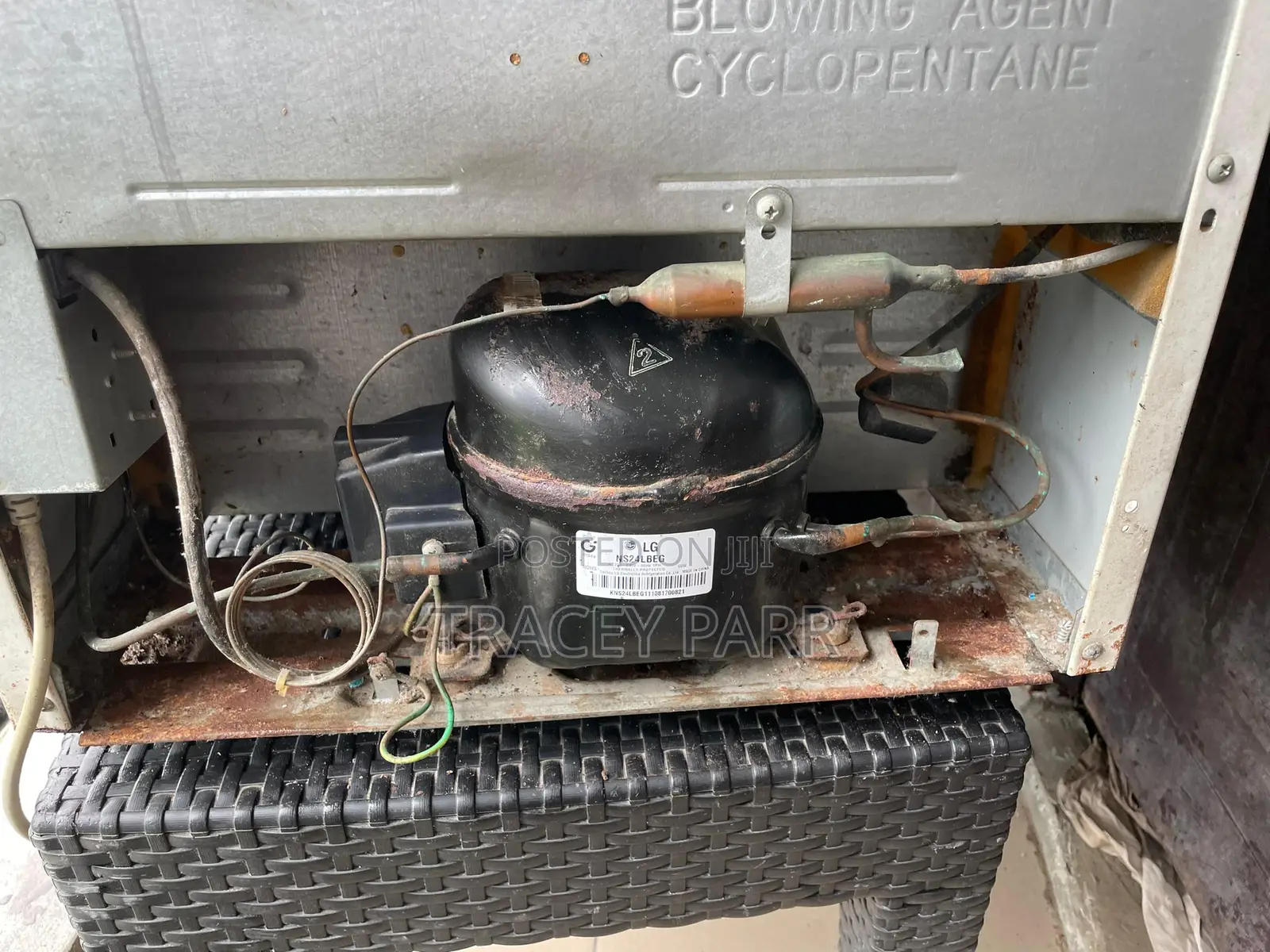 Fridge With Freezer Compartment