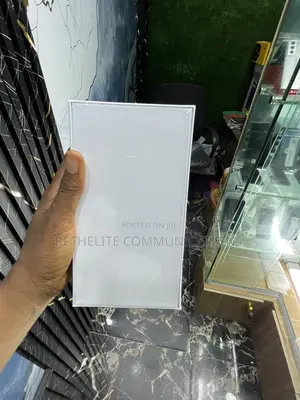 New Realme V30 128 GB Gold
