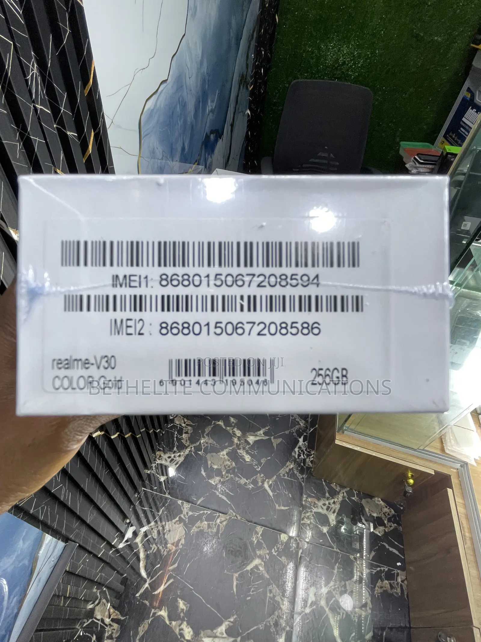 New Realme V30 128 GB Gold