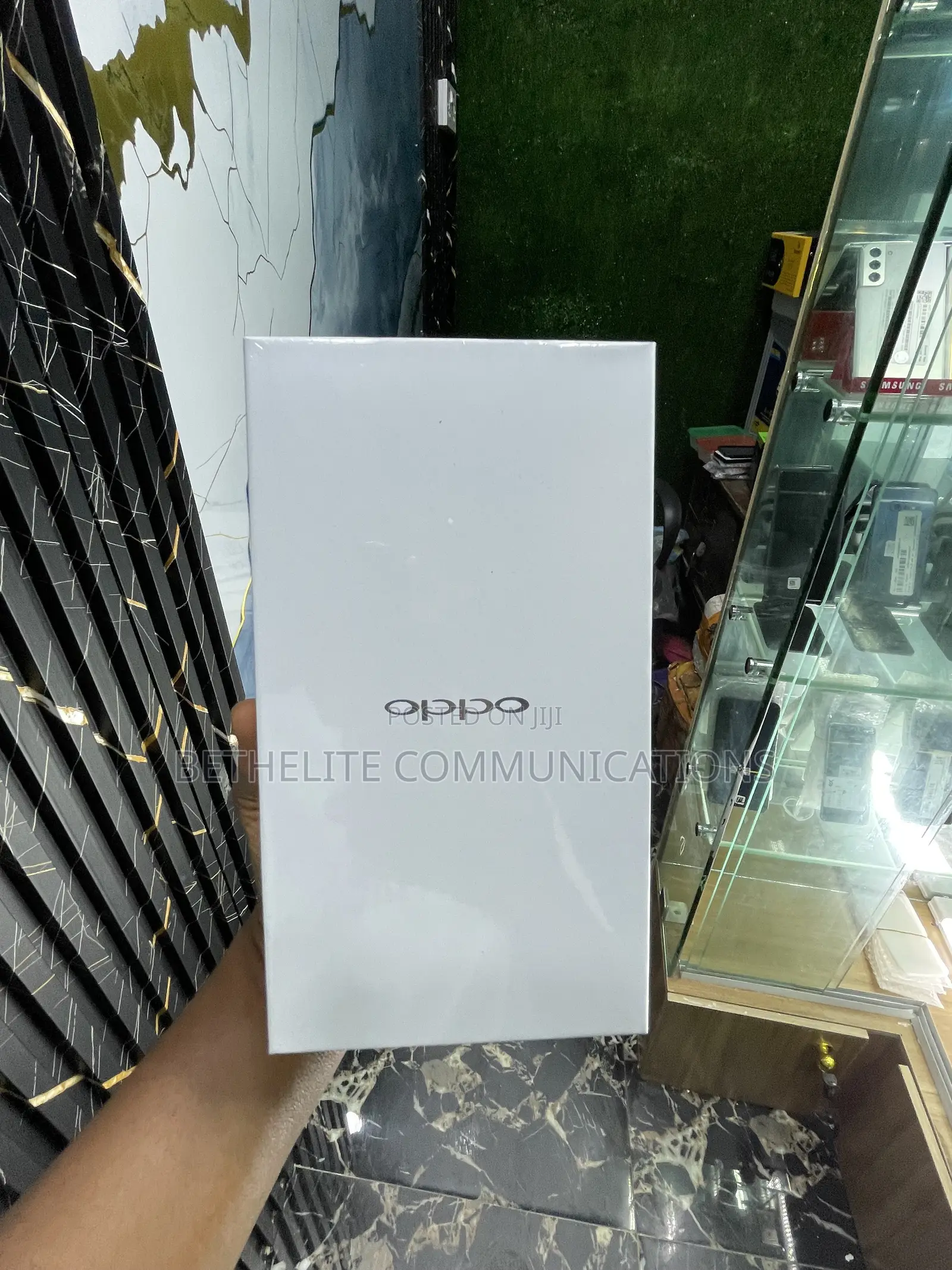 New Realme V30 128 GB Gold
