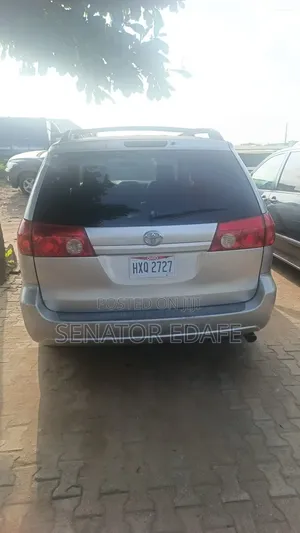 Toyota Sienna 2007 Silver