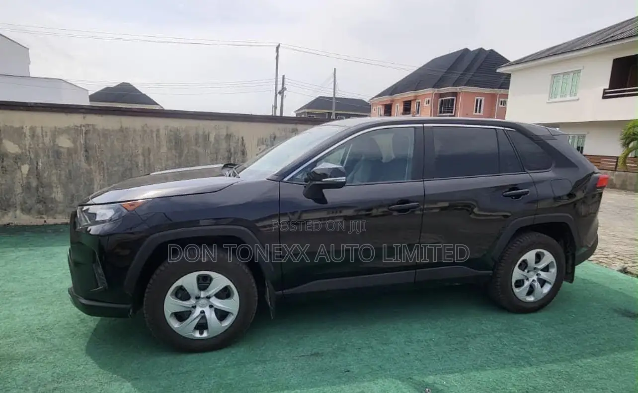 Toyota RAV4 LE AWD 2024 Black