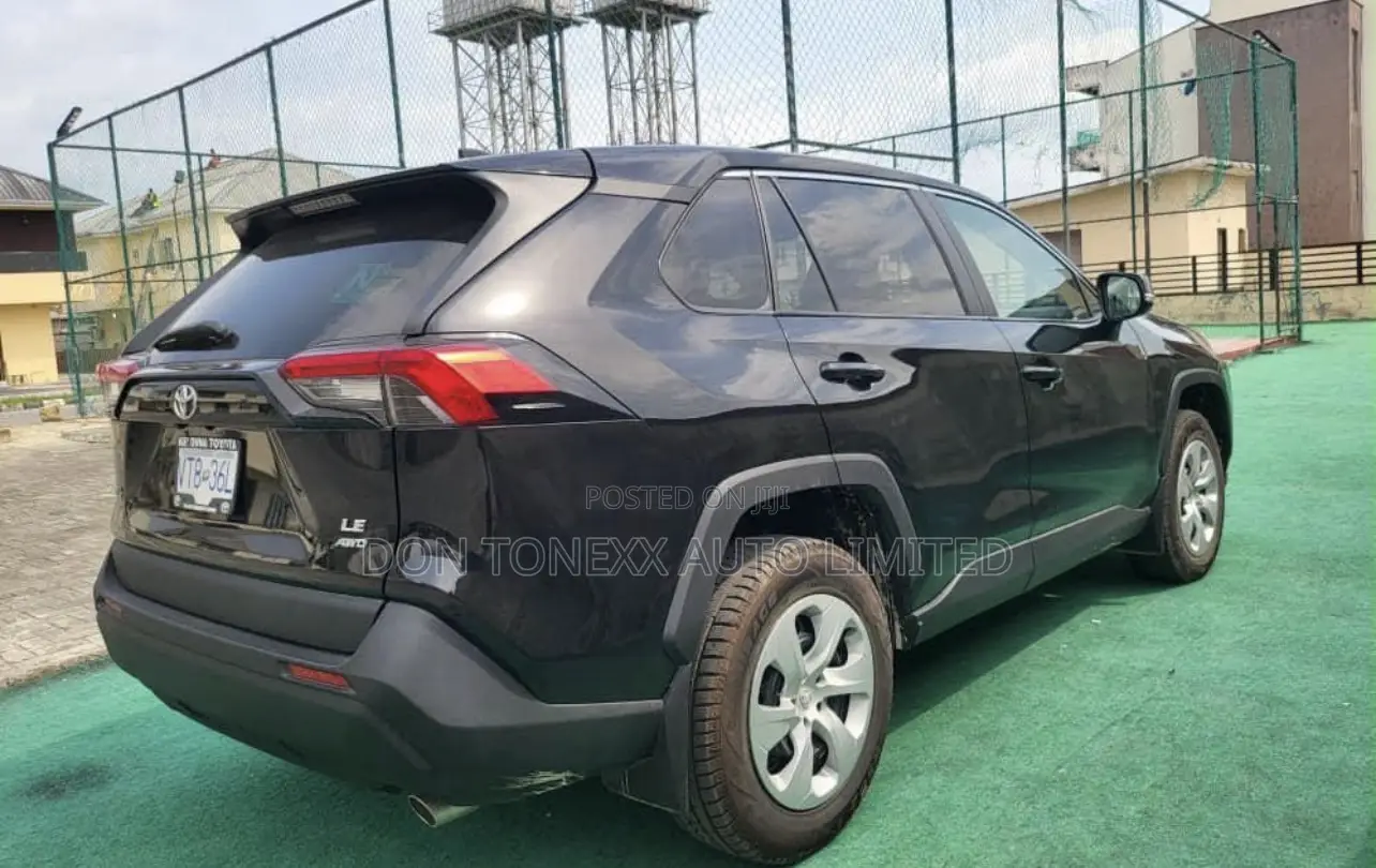 Toyota RAV4 LE AWD 2024 Black