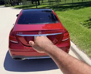 Mercedes-Benz E300 Base RWD Sedan (2.0L 4cyl 9A) 2017 Red