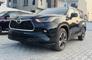 Toyota Highlander XLE 2022 Gray