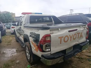 Toyota Hilux 2018 White