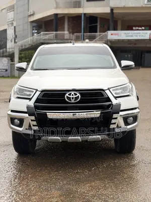Toyota Hilux 2023 White