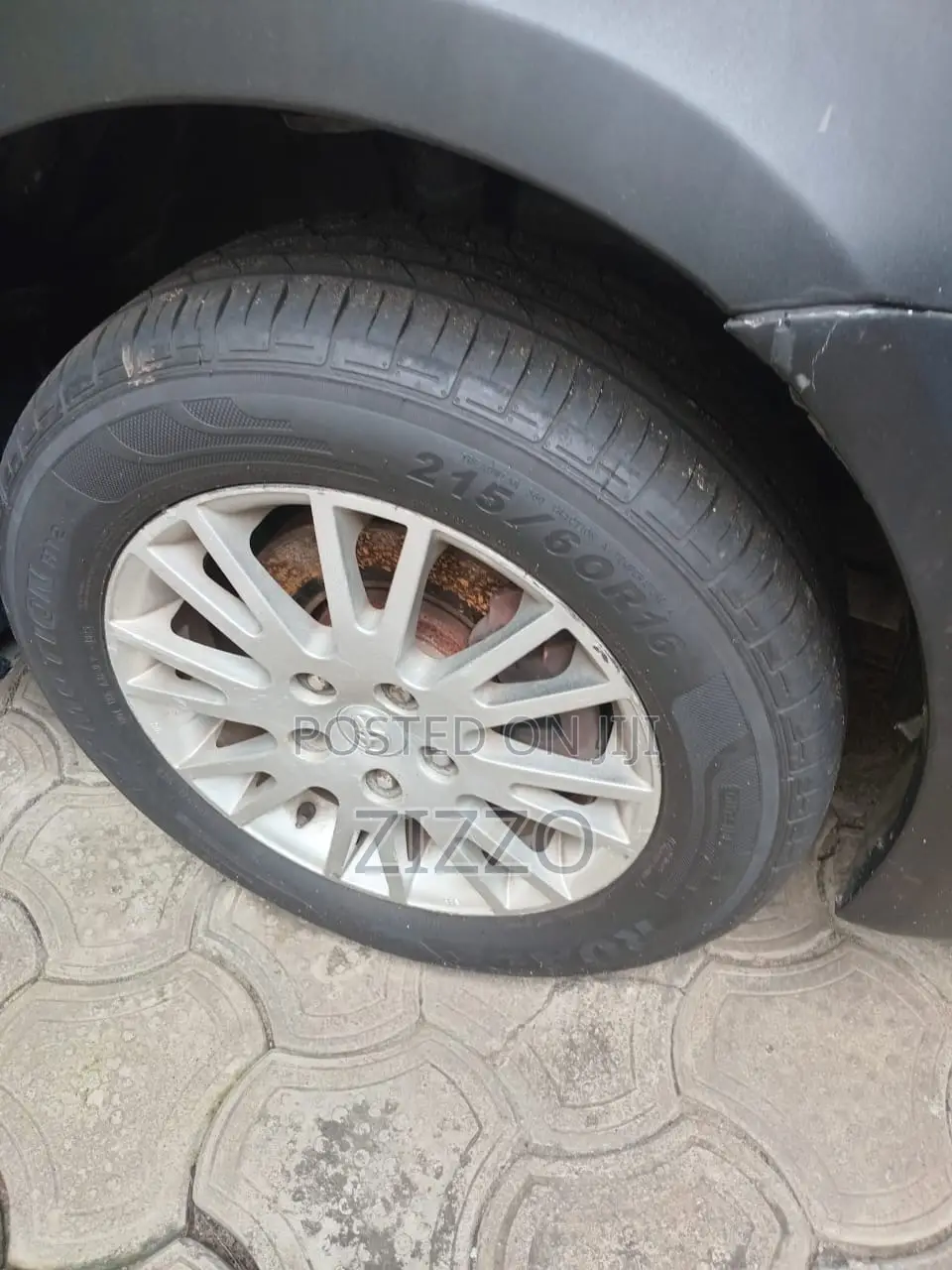 Toyota Avensis 2012 Black