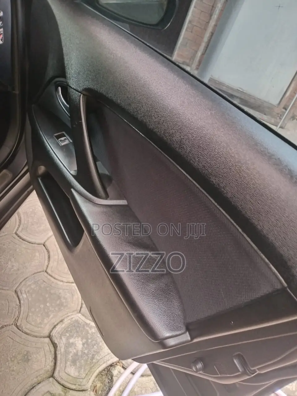 Toyota Avensis 2012 Black