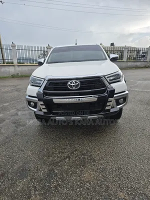 Toyota Hilux 2023 White