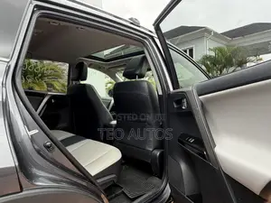 Toyota RAV4 Limited 4dr SUV AWD (2.5L 4cyl 6A) 2018 Gray
