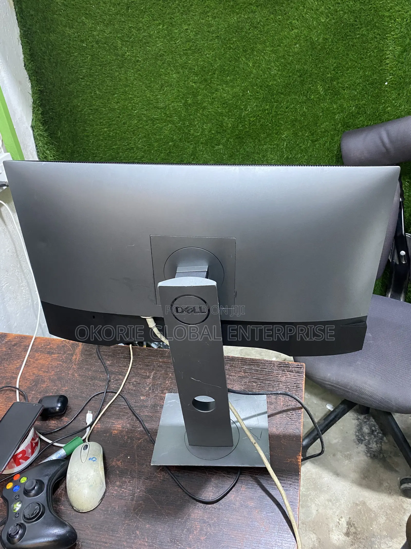 Dell Utra Sharp Monitor