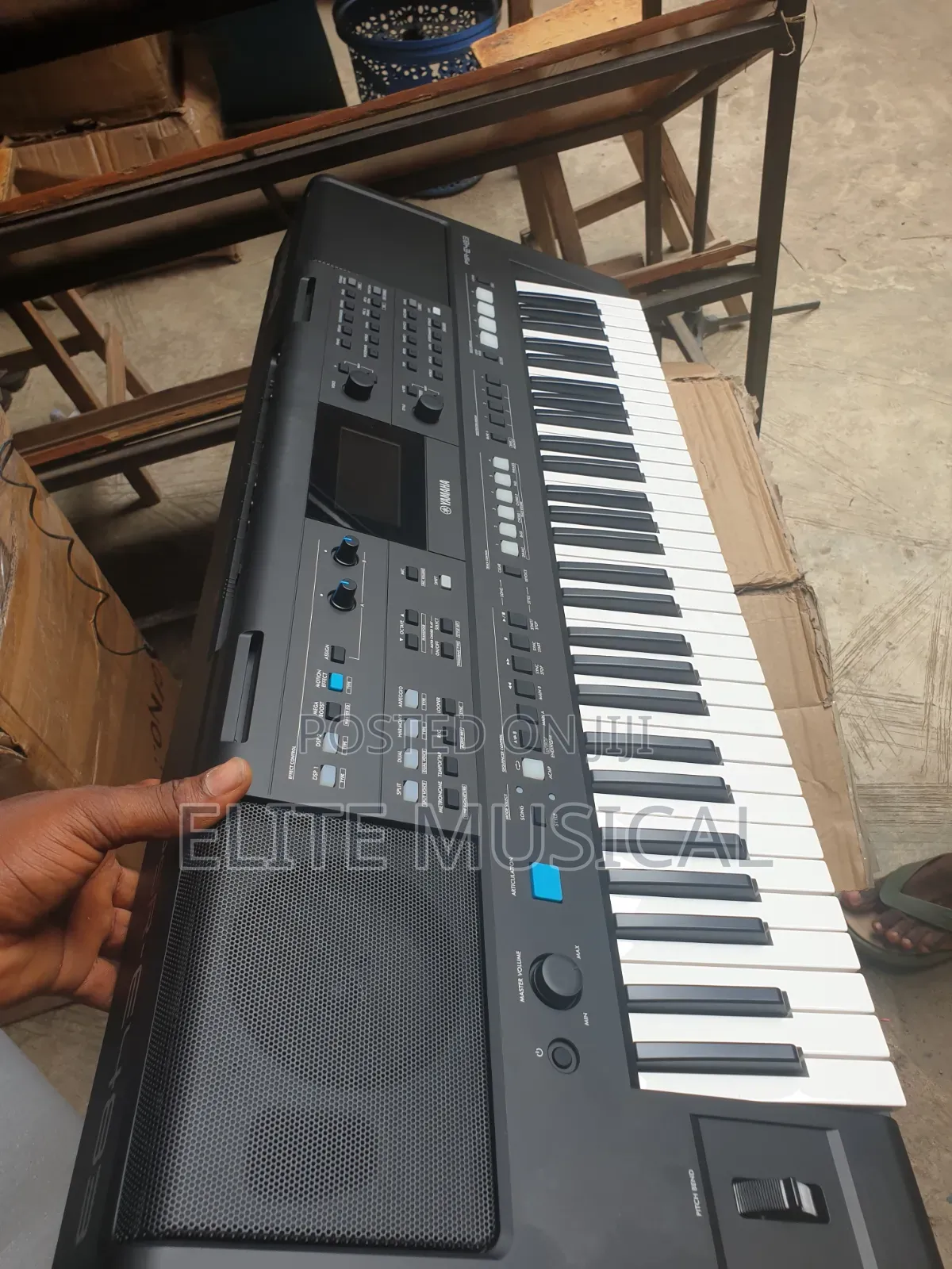Professional Yamaha PSR-E483 Keyboard