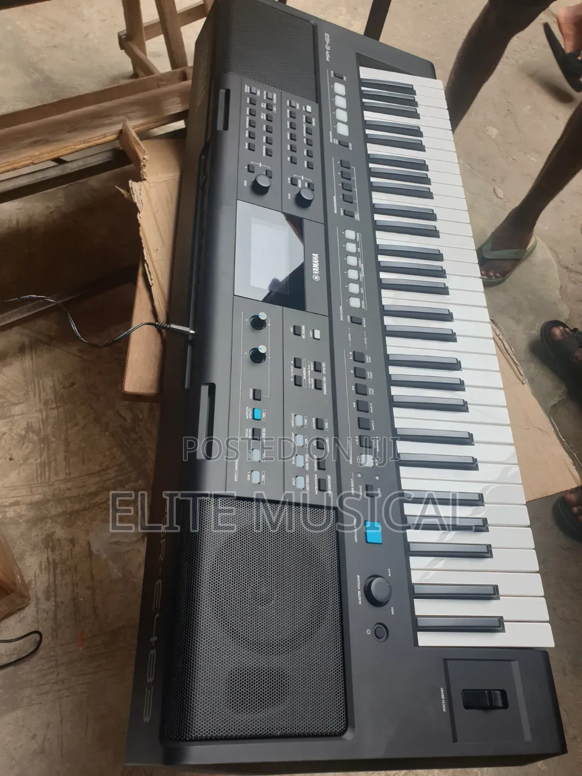 Professional Yamaha PSR-E483 Keyboard