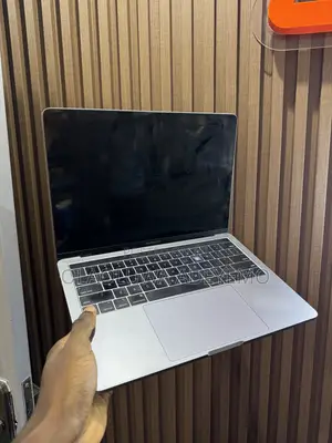 Laptop Apple MacBook Pro 2018 8GB Intel Core i5 SSD 512GB