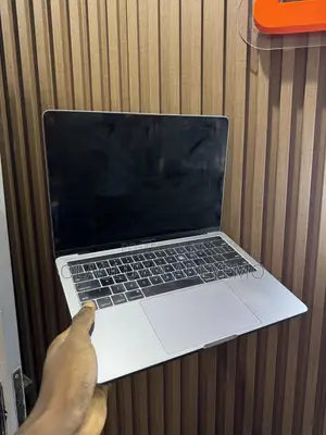 Laptop Apple MacBook Pro 2018 8GB Intel Core i5 SSD 512GB