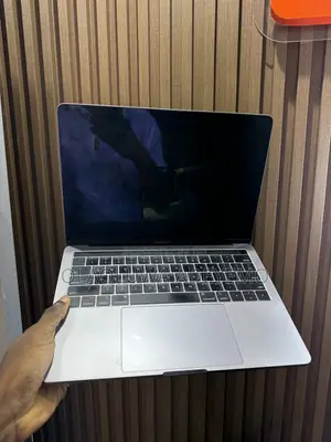 Laptop Apple MacBook Pro 2018 8GB Intel Core i5 SSD 512GB