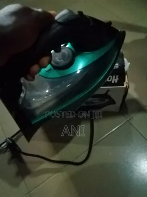 Very Strong Steam Iron, Used Like New(2 Months Old)