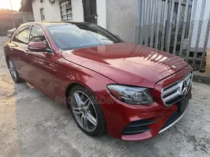 Mercedes-Benz E300 2019 Red
