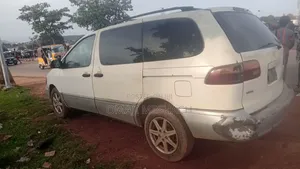 Toyota Sienna 2000 White