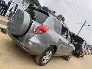 Toyota RAV4 2.2 D-4D 2008 Green