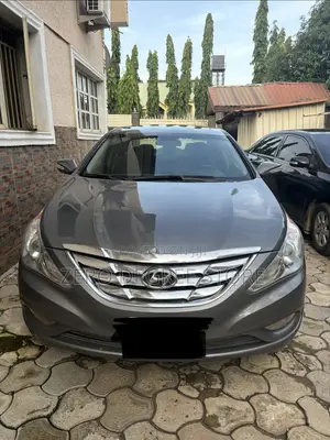 Hyundai Sonata Limited 2.0T Sedan (2.0L 4cyl 6A) 2012 Gray