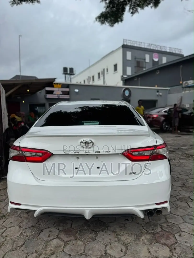 Toyota Camry 2018 White