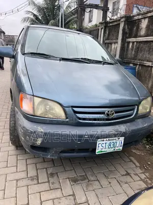Toyota Sienna 2000 Teal