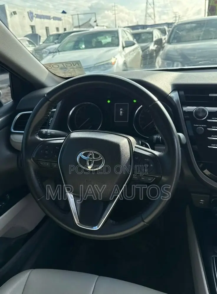 Toyota Camry 2018 White
