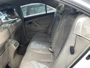 Toyota Camry LE 4dr Sedan (2.5L 4cyl 6AM) 2010 White