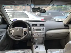 Toyota Camry LE 4dr Sedan (2.5L 4cyl 6AM) 2010 White