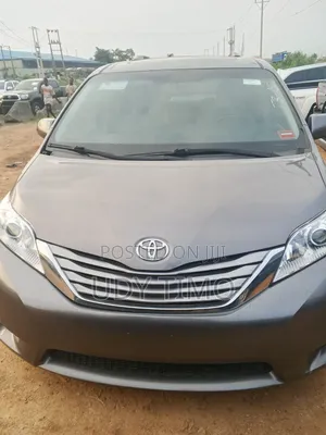 Toyota Sienna XLE 7 Passenger (3.5L 6cyl 8A) 2017 Gray
