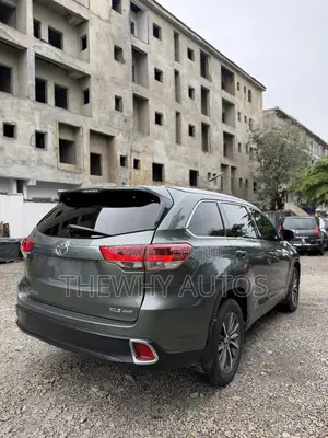 Toyota Highlander XLE V6 4x4 (3.5L 6cyl 6A) 2016 Green